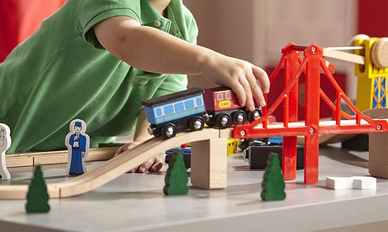 Kolejki drewniane – idealna zabawka dla każdego dziecka