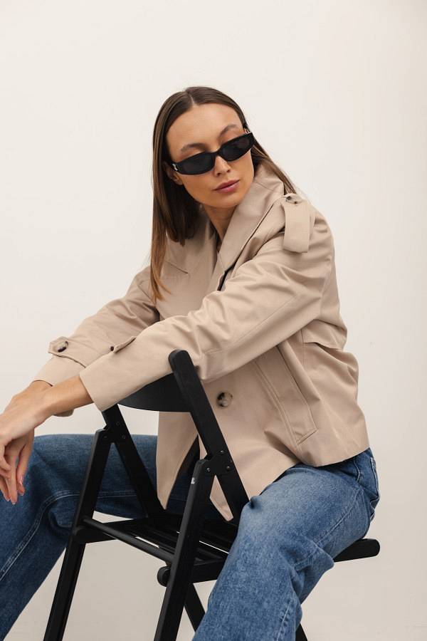 Trencz damski – ponadczasowy symbol elegancji i stylu