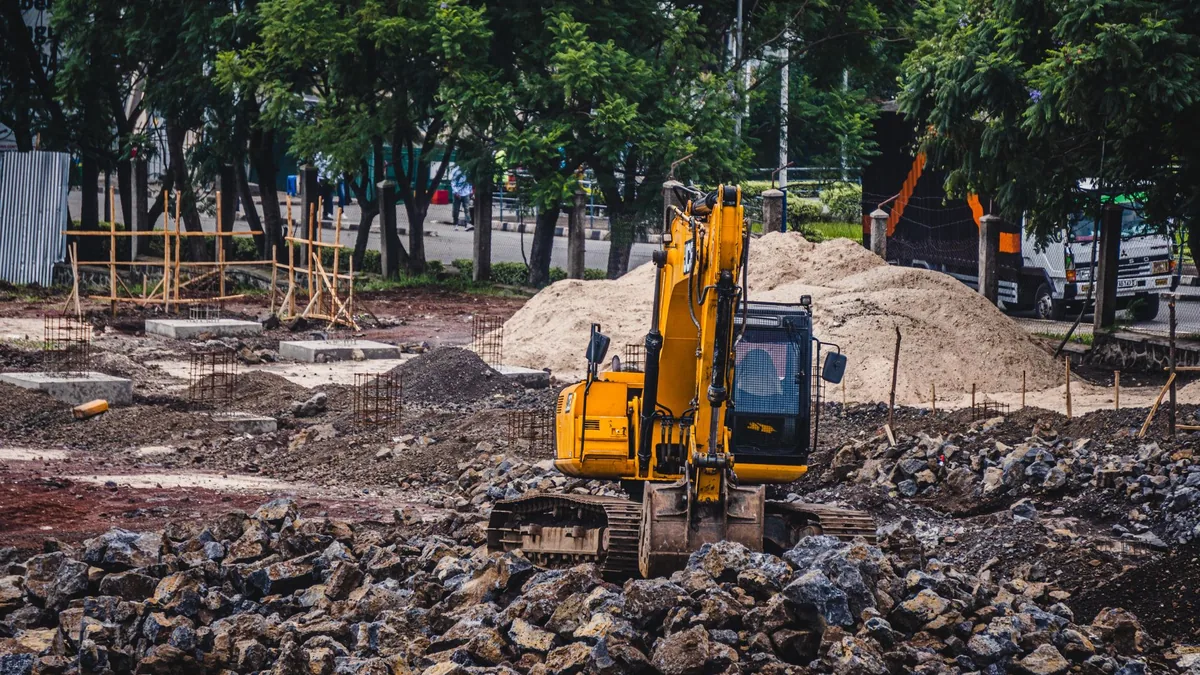 Jak optymalizować koszty eksploatacji sprzętu do robót ziemnych